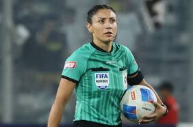 ¿Se elimina la roja? Árbitra que dirigió a Colo Colo en la Copa Chile reconoce que expulsó “de manera incorrecta” a Aquino