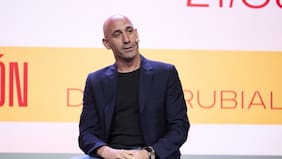 La agresión a Luis Rubiales en el lanzamiento de su libro en España