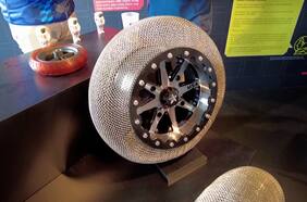 Esta compañía está comercializando el uso terrestre de neumáticos sin aire de la NASA