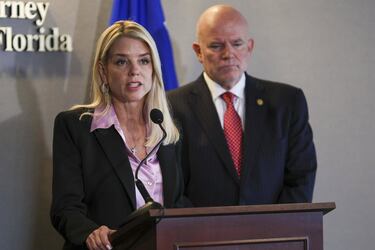 Bondi afirma que “seguirá luchando” por Trump después de que la despidiera de su puesto como fiscal general de EE.UU.