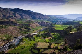 Andes peruano | Voluntarios implementan una escuela al aire libre por falta de apoyo estatal