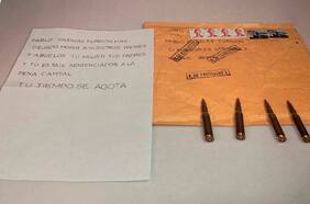 Cartas con balas y un cuchillo “ensangrentado”: la seguidilla de amenazas contra autoridades españolas