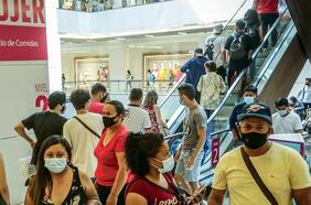 Casos Covid-19 a nivel nacional acumulan casi un mes de alza sostenida