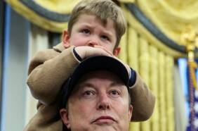 Por qué Elon Musk lleva a sus hijos a su trabajo y algunos actos públicos