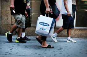 El gasto del consumidor estadounidense se desacelera en julio y la inflación mensual se modera