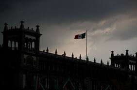 Peso mexicano ante barrera clave en camino hacia apreciación