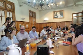 El oficialismo raya la cancha para administrar el peso de los independientes