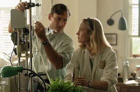 Del éxito de ventas al streaming: Lecciones de Química, la novela feminista que remece la industria