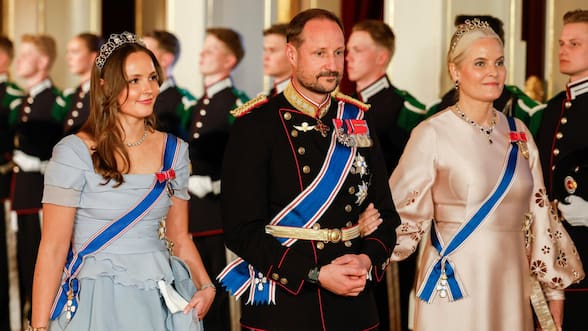 Haakon VIII asume el trono y mantiene el lema “Todo por Noruega” tras la muerte de Harald V