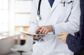 Columna de Cristián Piera: ¿Cómo vamos a proteger a los pacientes?