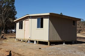 A una semana del plazo autoimpuesto por el gobierno: viviendas de emergencia presentan el 57% de avance