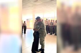 El conmovedor reencuentro entre un militar uruguayo y su hija al regresar de la misión de paz en el Congo