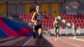 María Jesús Lara hace historia al sumar su tercer oro en Santiago 2025