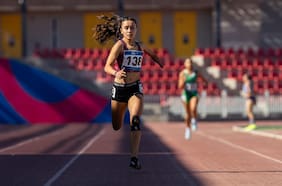 María Jesús Lara hace historia al sumar su tercer oro en Santiago 2025