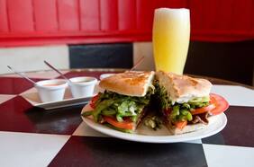 Fusión Sándwich: La sabrosa sanguchería que abre hasta las 5 AM en Villarrica