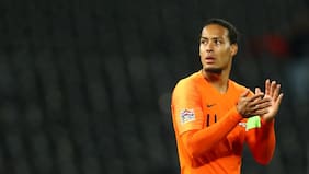 Van Dijk se suma a las quejas contra las pausas de hidratación: “Van siempre a los comerciales”
