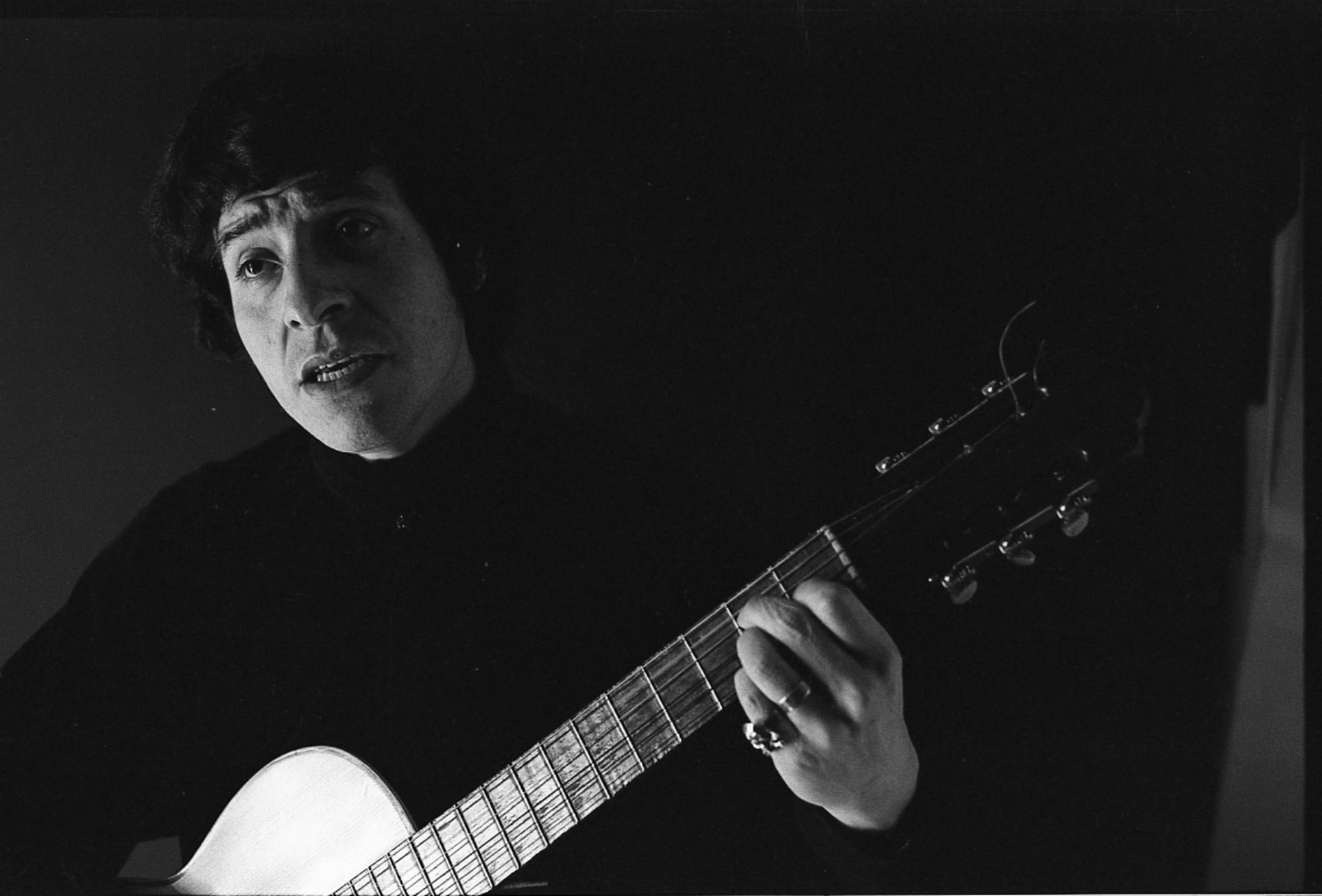 Aula Records y Fundación Víctor Jara publican adelanto de “Víctor Jara, un canto libre”, nuevo disco de Tilo González