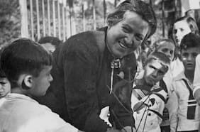 Polémica en torno al testamento de Gabriela Mistral: acusan derechos impagos y deuda histórica con niños de Montegrande