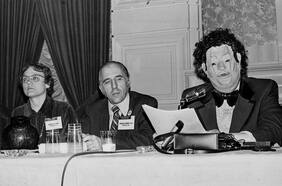 La historia del psiquiatra enmascarado que luchó para que ser gay dejara de considerarse una enfermedad