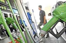 Precio de las bencinas mantiene tendencia y acumula 23 semanas consecutivas a la baja