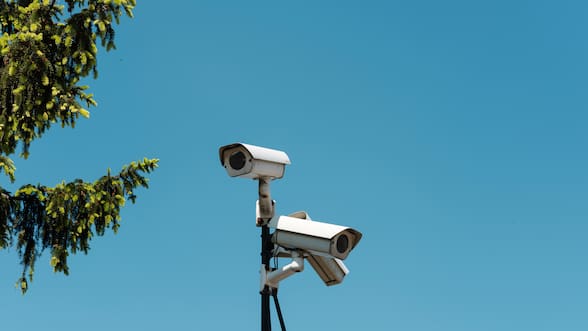 Cámaras de seguridad hackeadas: cómo se convierten en herramientas de espionaje durante las guerras