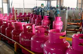 La meta de los 100 mil cilindros de gas licuado sigue enredando al gobierno... y Enap