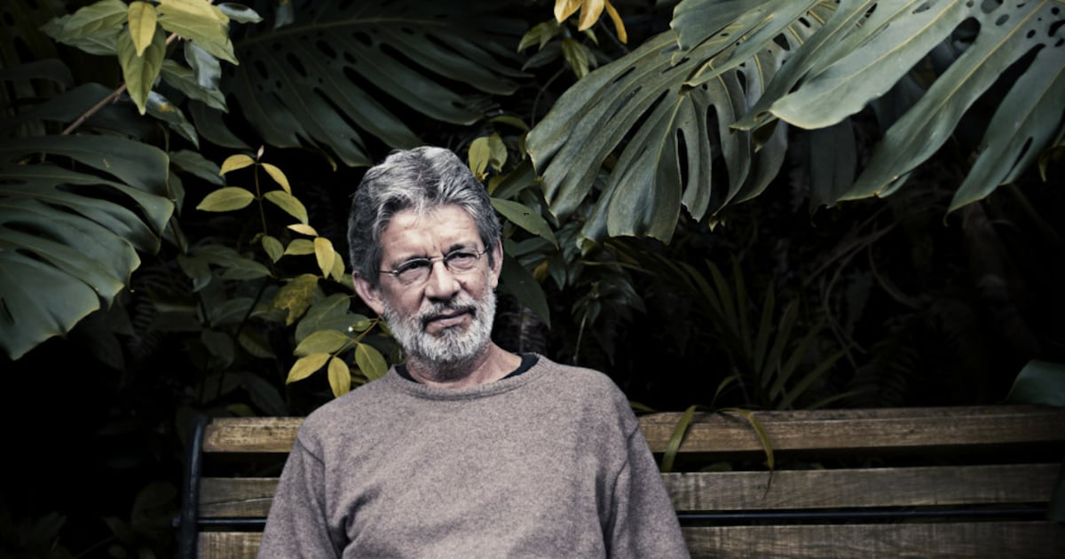 Tomás González, escritor colombiano: “Cada persona debe tener la libertad de decidir cuándo terminar su vida”