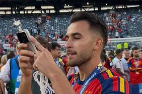 Cómo es el teléfono que se robó las miradas en la final del Mundial 2026
