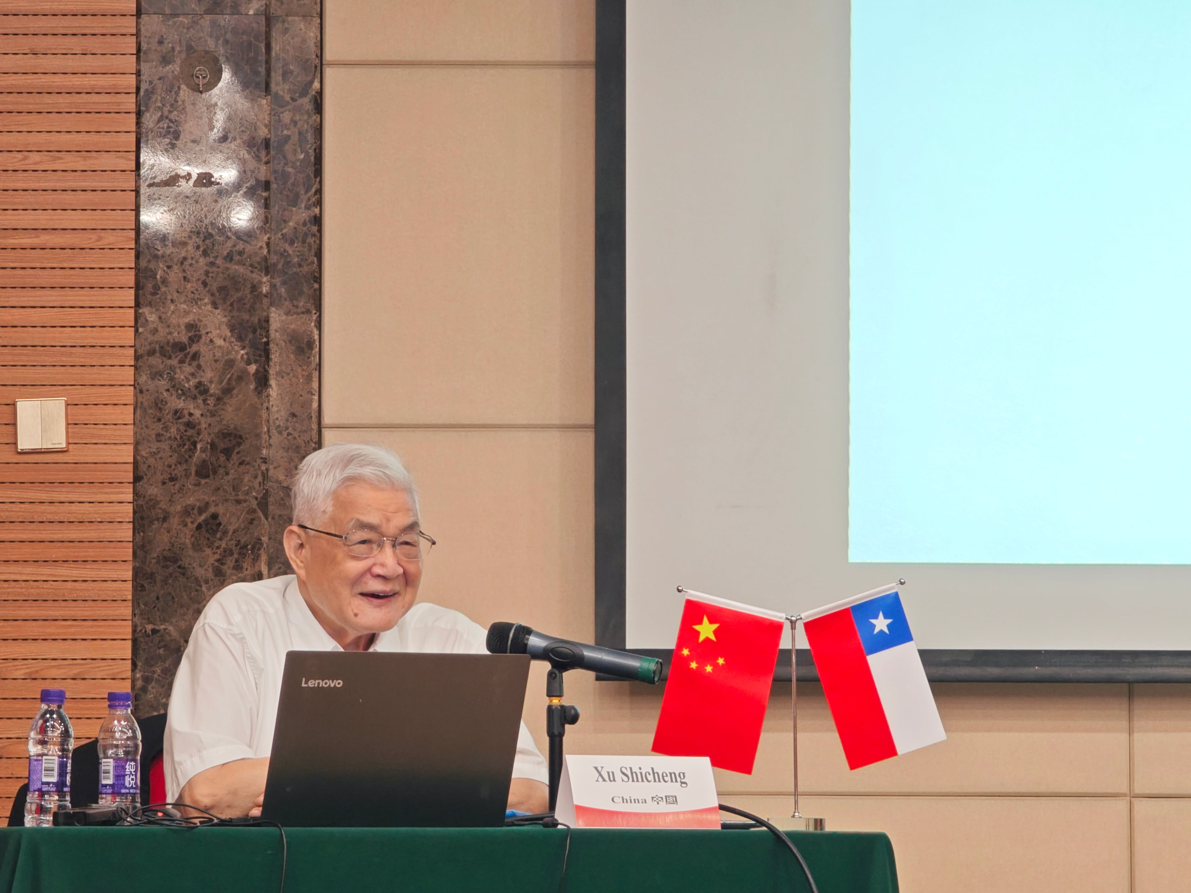 Xu Shicheng, experto chino en América Latina: "Cualquier gobernante, sea de izquierda o de derecha, tendrá que desarrollar sus relaciones comerciales y diplomáticas con China"