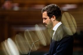 Pablo Casado se despide entre aplausos del Congreso español y se define que renunciará al liderazgo del PP en abril