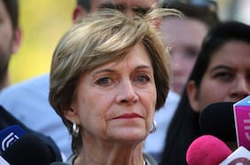 Gobierno desmiente a Matthei sobre inexistencia de cámaras en Estadio Nacional y afirma que dispone de 322