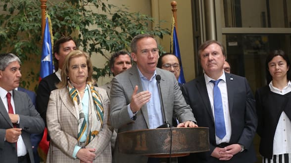 Grupo de diputados reelectos UDI se resta de ceremonia de proclamación del Tricel por polémica sobre Felipe Donoso