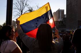 Juez federal bloquea temporalmente orden de Trump que revoca protección para 350 mil venezolanos