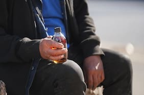 Conocido como “pelacables”: Independencia anuncia prohibición de venta de alcohol de bajo costo en la comuna