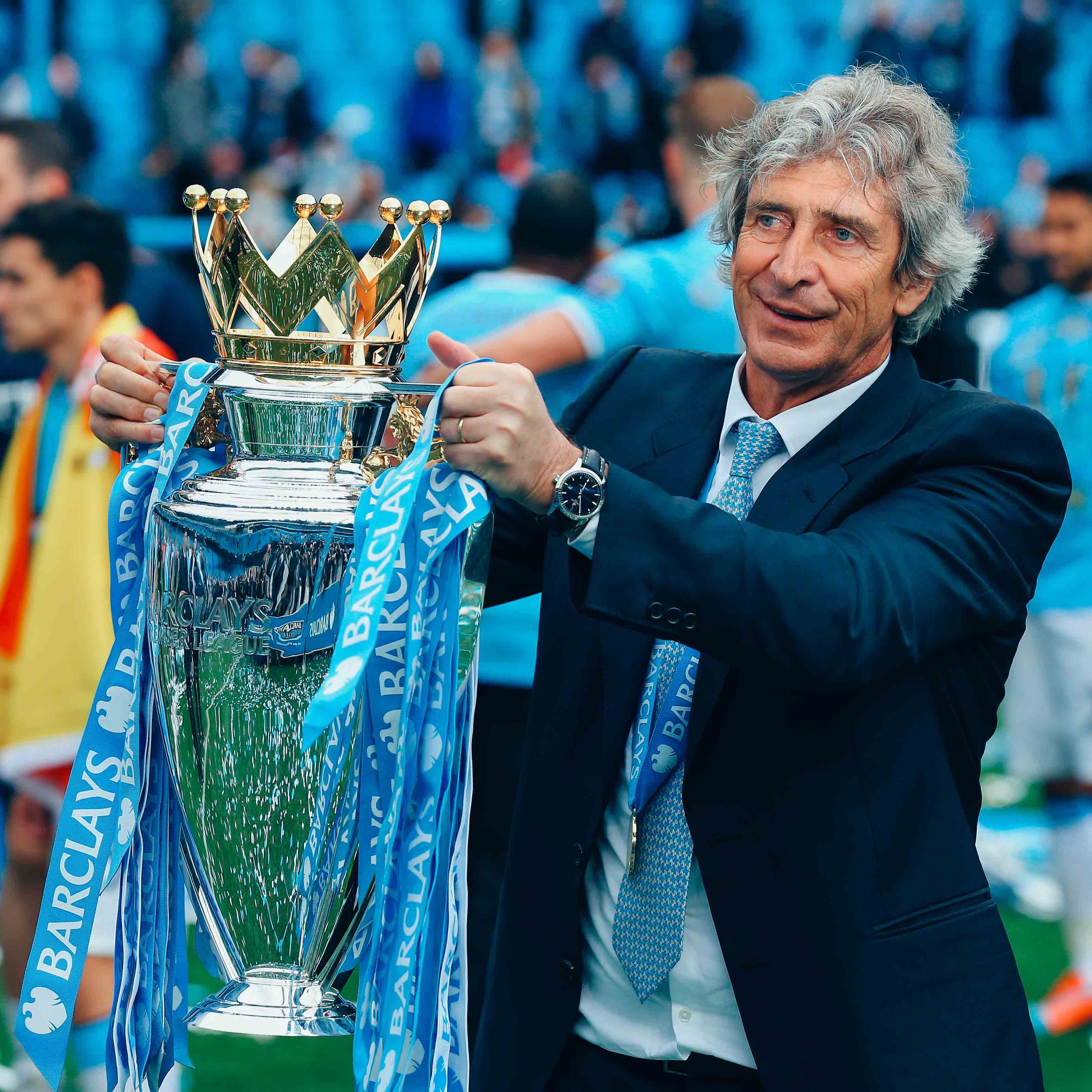 Pellegrini, con el trofeo de la Premier League obtenida con el Manchester City.