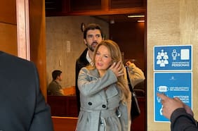 El nuevo portazo de la justicia a Cathy Barriga: Tribunal rechaza cambiar su arresto domiciliario, pero accede a que lleve a su hijo a terapia