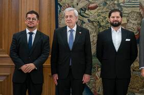 No se va: Boric mantiene a Velasco como embajador tras polémicas declaraciones