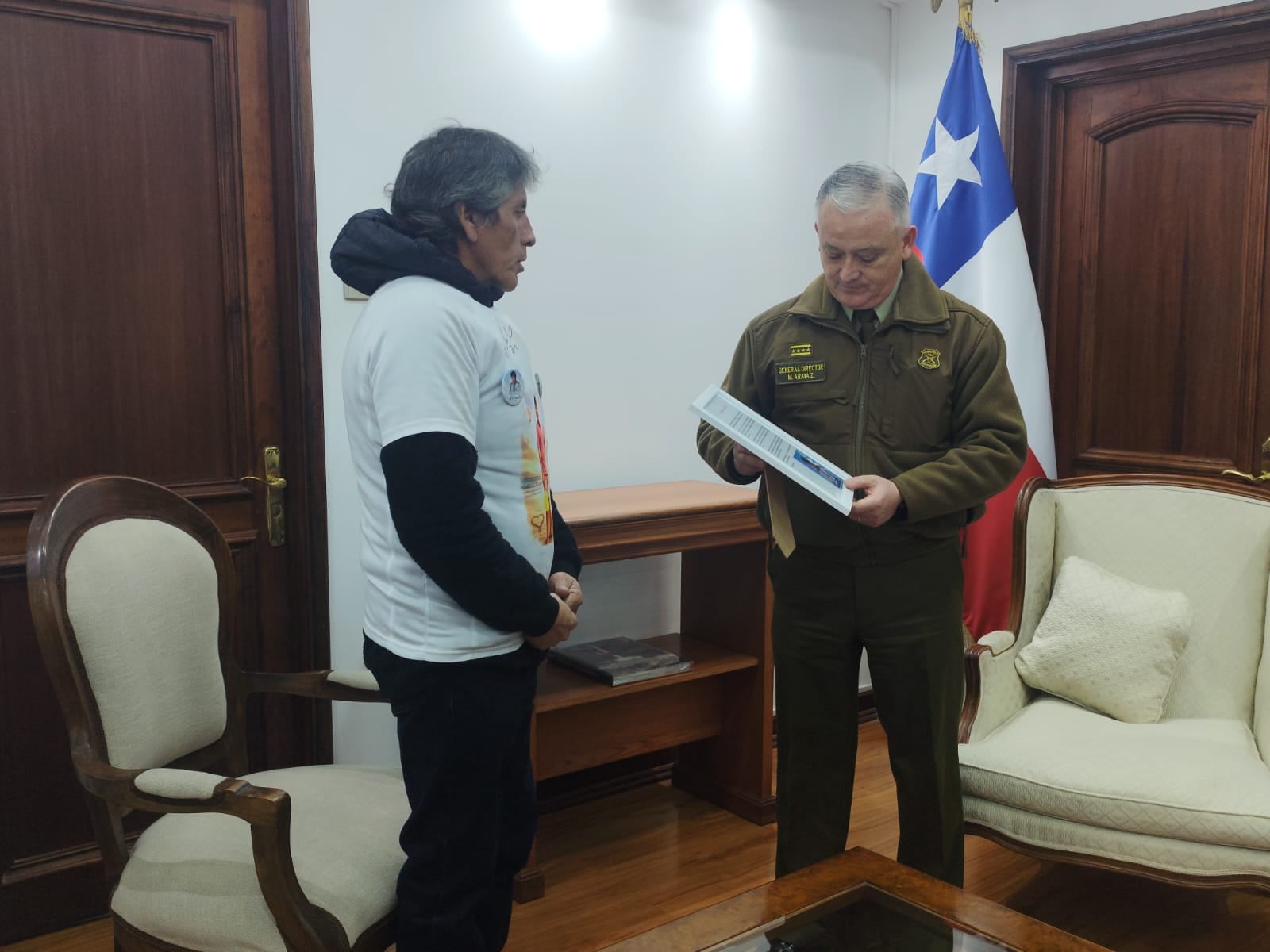 Familia de niño que perdió la vida en encerrona en San Bernardo se reúne con general director de Carabineros