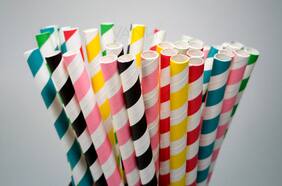 Por qué no deberías usar pajitas o bombillas de papel, según la ciencia