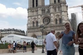 Maestros orfebres comienzan limpieza y restauración de Notre Dame