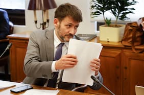 Acusación pendiente: Pardow “no ha sido habido” y UDI acusa al gobierno de esconder al exministro