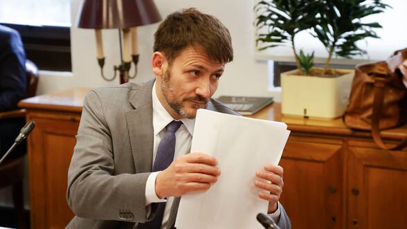 Acusación por cuentas de luz: Pardow justifica decisión de no revelar error en 2024 y así evitar alarma pública