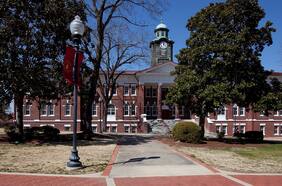 Tiroteo en la Universidad de Tuskegee en Alabama deja un fallecido y 16 heridos