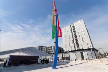 Escultura de los Juegos Panamericanos Santiago 2023. Obra del escultor Francisco Gazitúa. Fotografía de Cooperativa