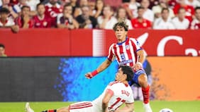 Prensa española apunta a Gabriel Suazo tras la caída del Sevilla ante el Atlético de Madrid: “Ha dado la nota negativa”