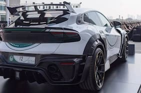 La policía de Dubai presenta su nuevo fichaje: un potente Ferrari Purosangue