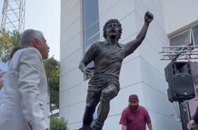 Colo Colo descubre la estatua que rinde tributo a Carlos Caszely
