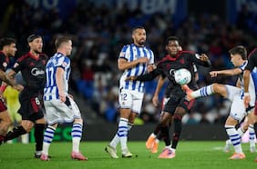 Un opaco Alexis Sánchez y una asistencia de Gabriel Suazo marcan la derrota del Sevilla con la Real Sociedad