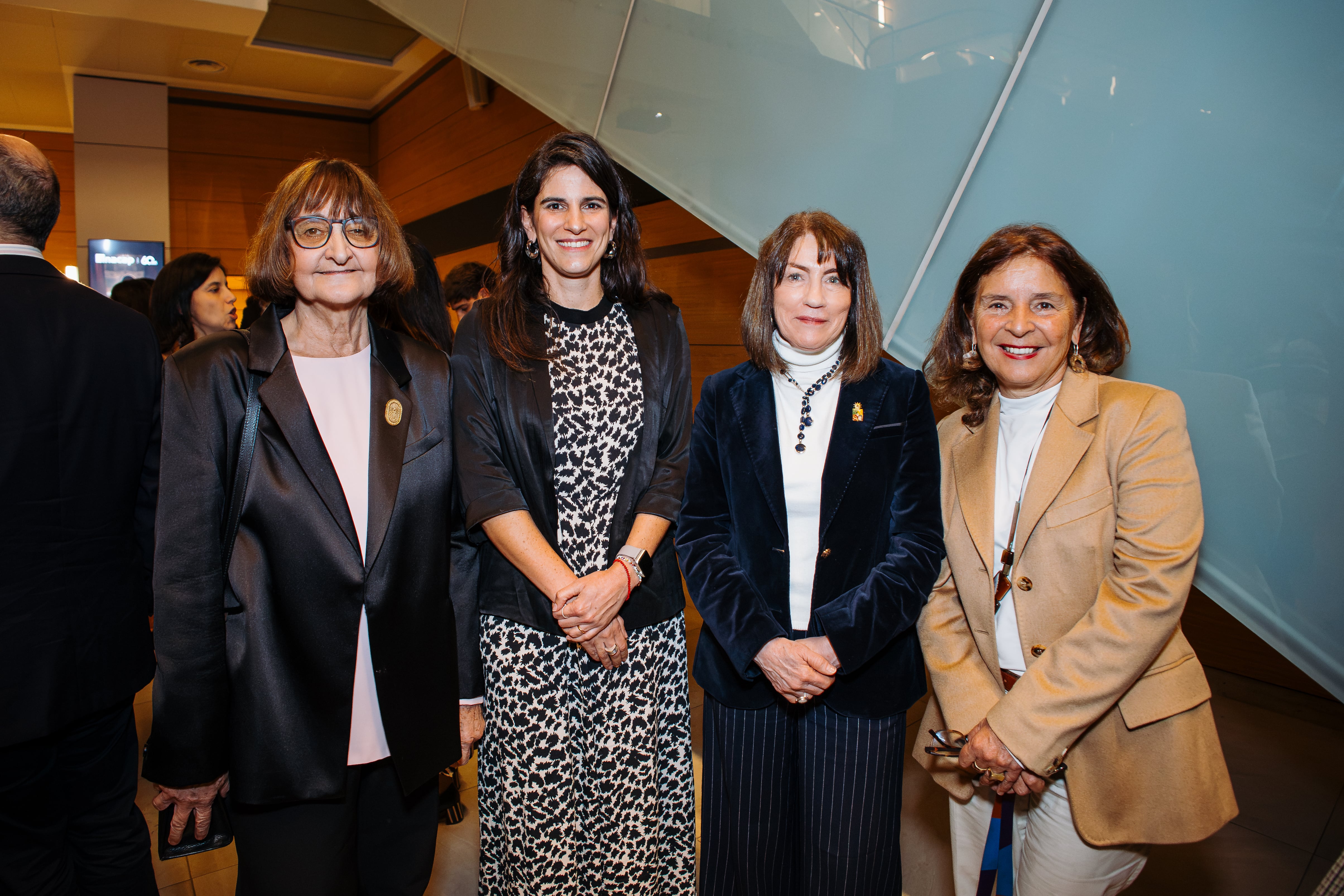 Rosa Devés, exrectora de la Universidad de Chile; Catalina Iglesias, vicerrectora Académica y de Innovación de INACAP; Alejandra Mizala, rectora de la Universidad de Chile y Carmen Cisternas, vicepresidenta del directorio de Fundación Belén Educa.