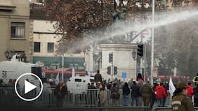 Registran manifestaciones de funcionarios de la salud frente a La Moneda